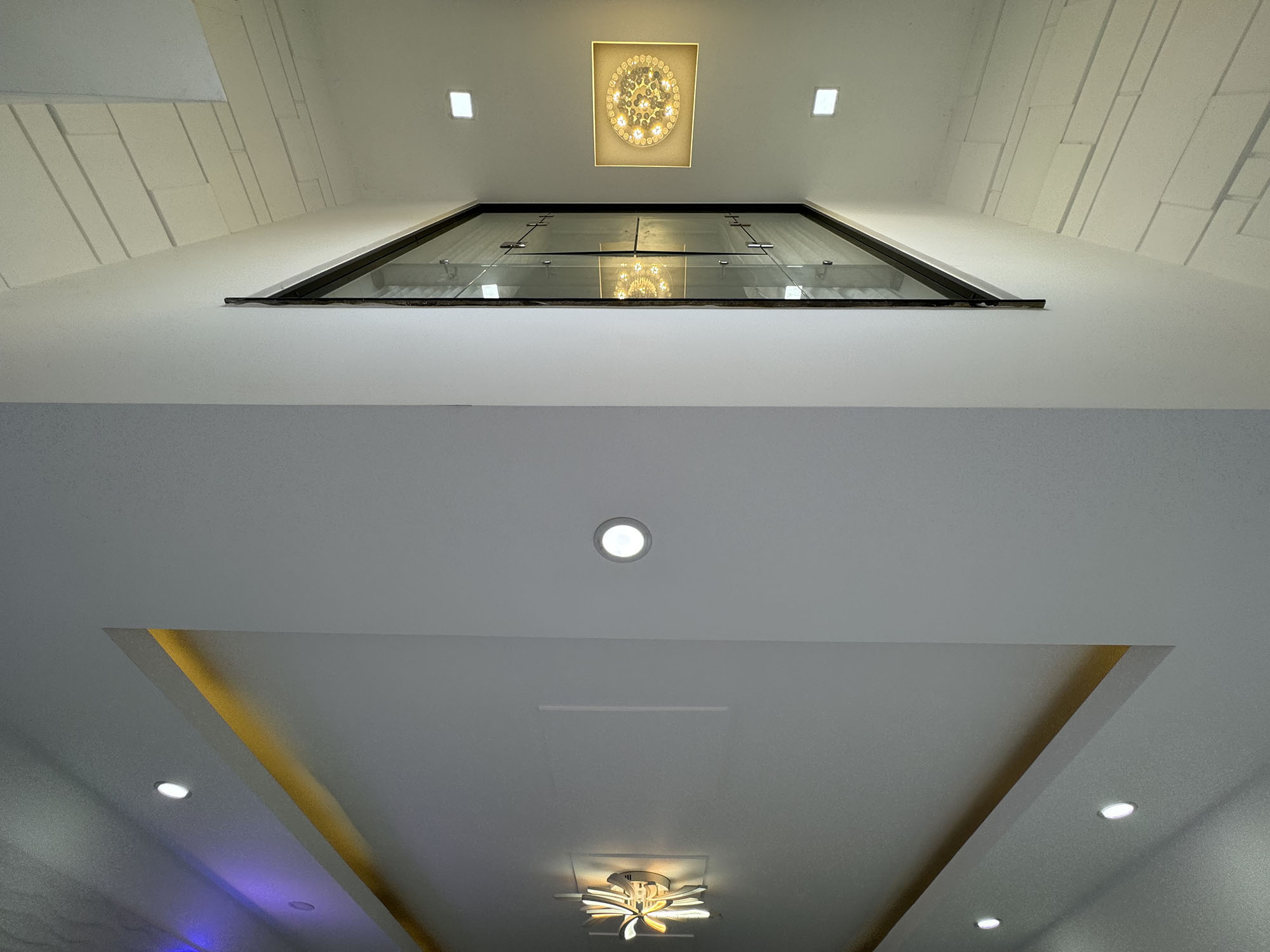 Nhà phố Trệt,3 lầu, sân thượng, mới 100%, 4 phòng ngủ, hẻm xe hơi đổ cửa khu VIP Nguyễn Thượng Hiền